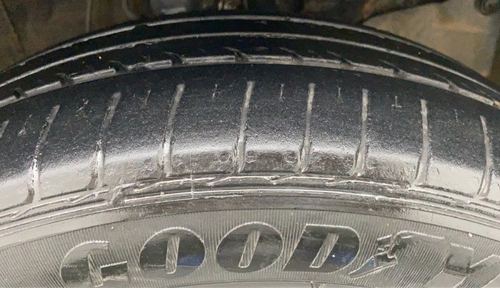 2016 Honda Jazz 1.2 V MT, Petrol, Manual, 27,819 km, Right Front Tyre Tread