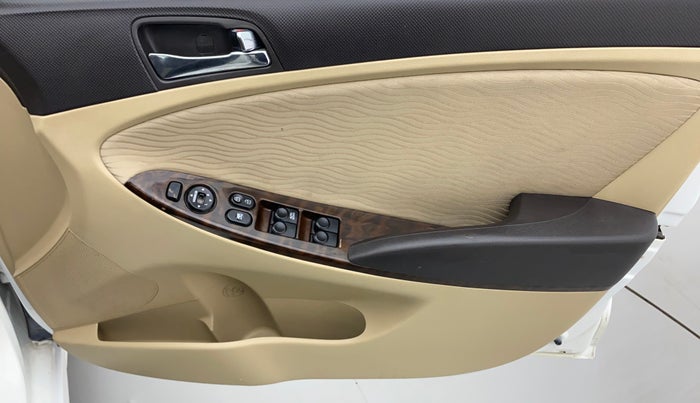 2013 Hyundai Verna FLUIDIC 1.6 VTVT SX, Petrol, Manual, 90,098 km, Driver Side Door Panels Control