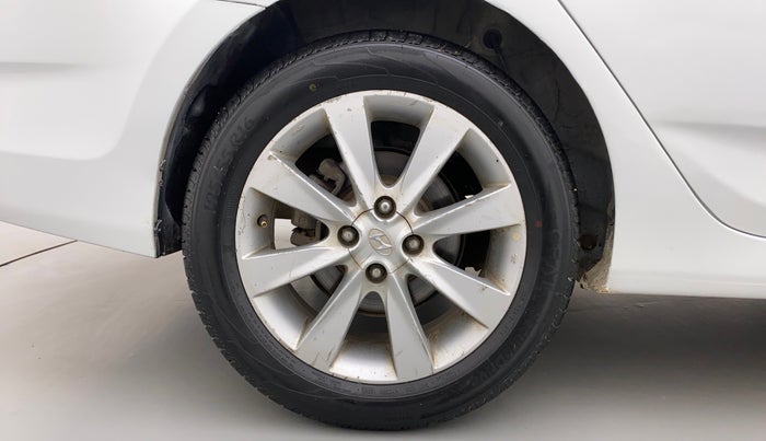2013 Hyundai Verna FLUIDIC 1.6 VTVT SX, Petrol, Manual, 90,098 km, Right Rear Wheel