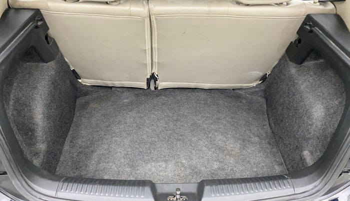 2012 Volkswagen Polo COMFORTLINE 1.2L, Diesel, Manual, 79,736 km, Dicky (Boot door) - Parcel tray missing