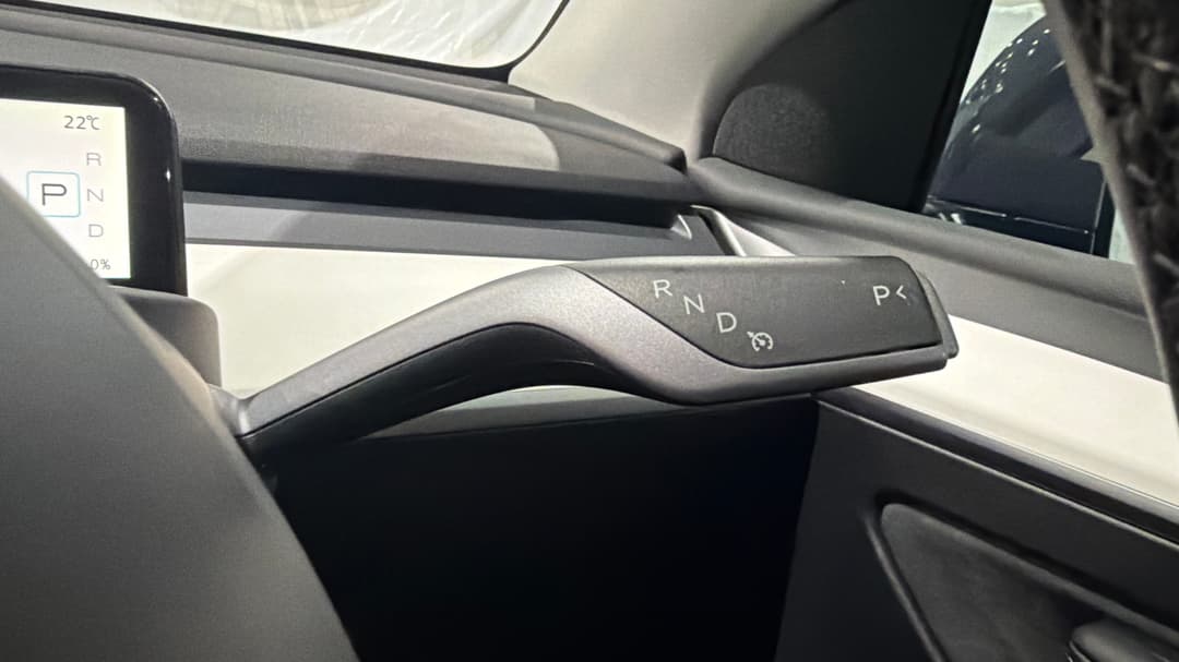 2023 Tesla Model Y Rear-wheel Drive, Automatic, 60107 km, Gear Lever 