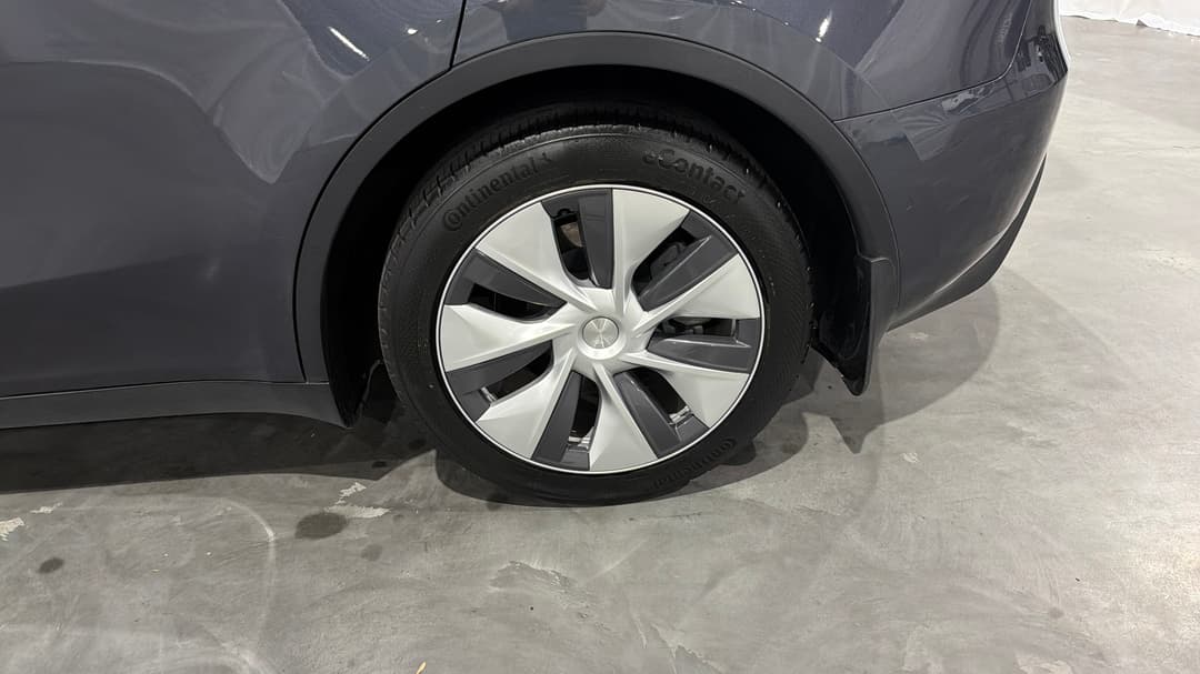 2023 Tesla Model Y Rear-wheel Drive, Automatic, 60107 km, Left Rear Wheel