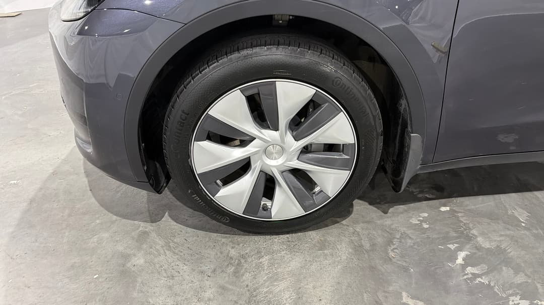 2023 Tesla Model Y Rear-wheel Drive, Automatic, 60107 km, Left Front Wheel