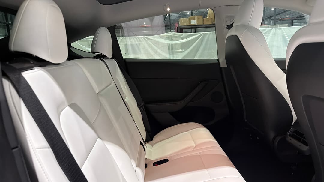 2023 Tesla Model Y Rear-wheel Drive, Automatic, 60107 km, Right Side Rear Door Cabin View