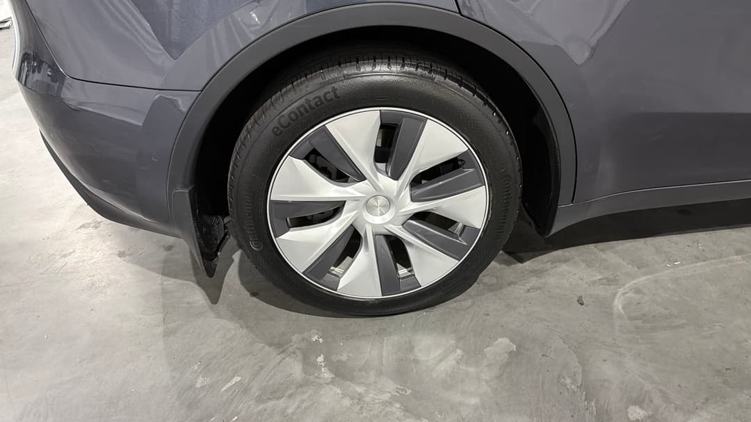 2023 Tesla Model Y Rear-wheel Drive, Automatic, 60107 km, Right Rear Wheel