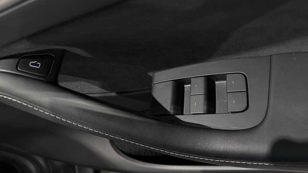 2023 Tesla Model Y Rear-wheel Drive, Automatic, 60107 km, Drivers Side Door Panel Controls