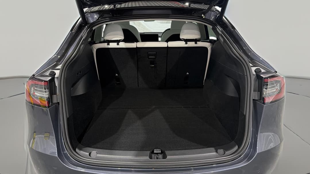 2023 Tesla Model Y Rear-wheel Drive, Automatic, 60107 km, Boot Inside View