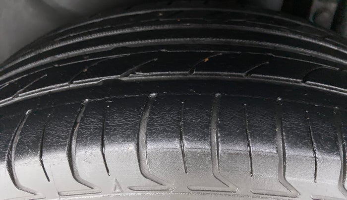 2014 Maruti Swift Dzire VXI, Petrol, Manual, 77,035 km, Left Rear Tyre Tread