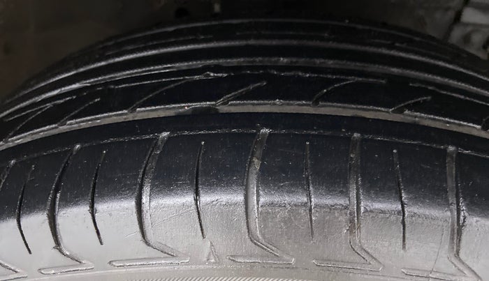 2014 Maruti Swift Dzire VXI, Petrol, Manual, 77,035 km, Right Front Tyre Tread
