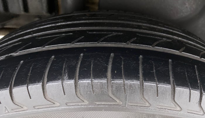 2014 Maruti Swift Dzire VXI, Petrol, Manual, 77,035 km, Right Rear Tyre Tread