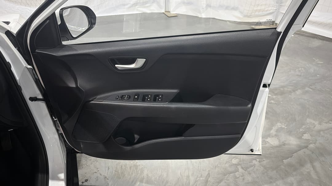2024 Kia Stonic S, Automatic, 14623 km, Speaker View