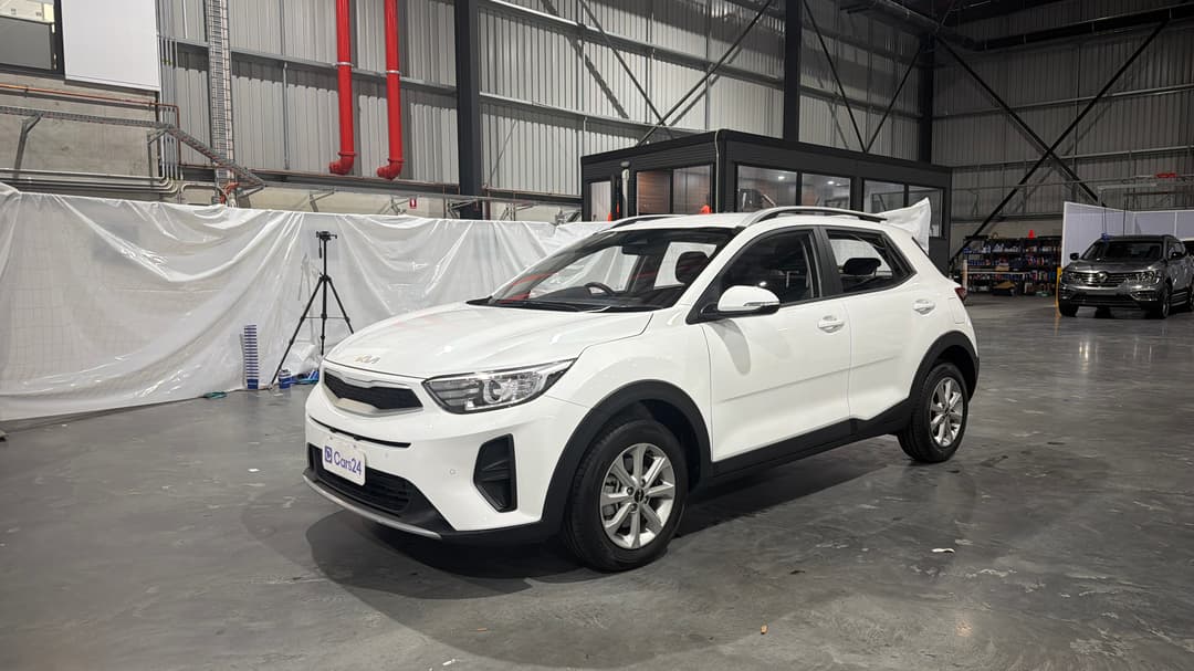 2024 Kia Stonic S, Automatic, 14623 km, Left Front Diagonal (45- Degree) View