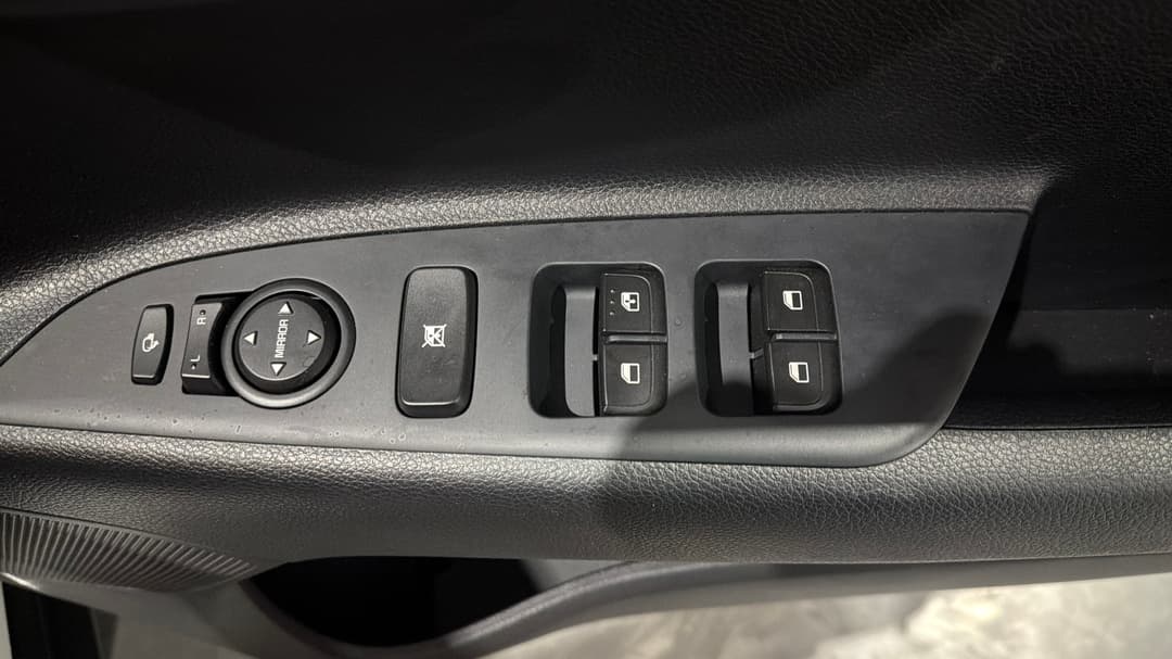 2024 Kia Stonic S, Automatic, 14623 km, Drivers Side Door Panel Controls