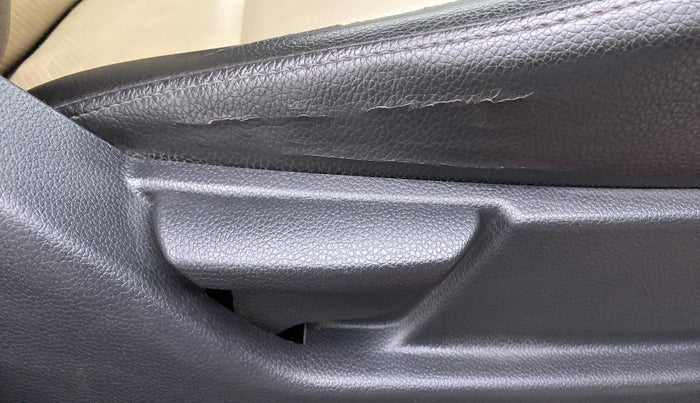 2016 Hyundai Eon ERA +, Petrol, Manual, 43,510 km, Driver Side Adjustment Panel