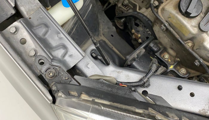 2015 Maruti Wagon R 1.0 VXI, Petrol, Manual, 31,108 km, Right headlight - Clamp has minor damage