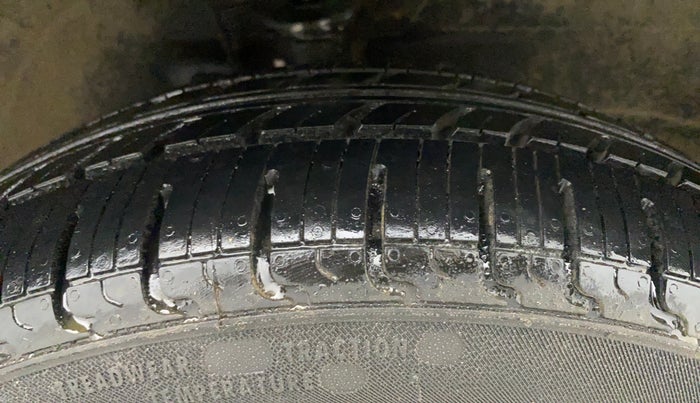 2015 Maruti Wagon R 1.0 VXI, Petrol, Manual, 31,108 km, Right Front Tyre Tread