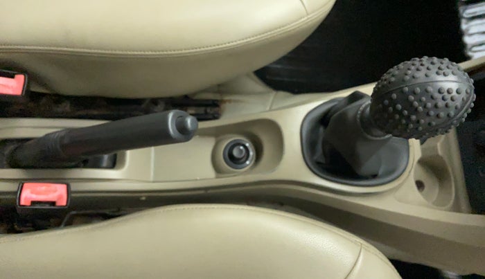 2013 Nissan Terrano XV D THP PREMIUM 110 PS, Diesel, Manual, 96,928 km, Gear Lever