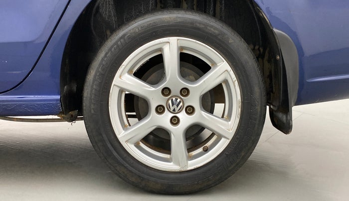 2013 Volkswagen Vento HIGHLINE PETROL AT, Petrol, Automatic, 84,986 km, Left Rear Wheel