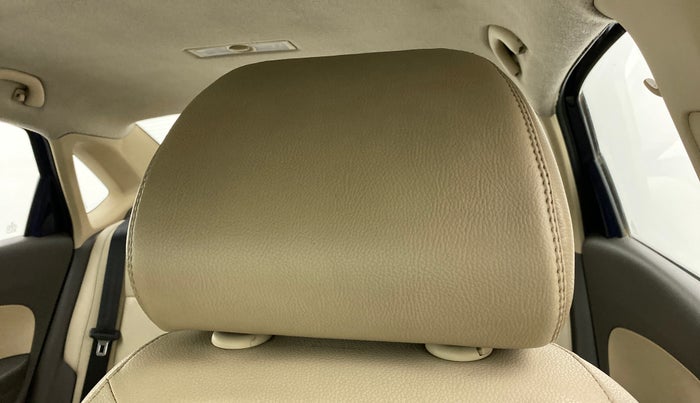 2013 Volkswagen Vento HIGHLINE PETROL AT, Petrol, Automatic, 84,986 km, Front left seat (passenger seat) - Headrest has minor damage