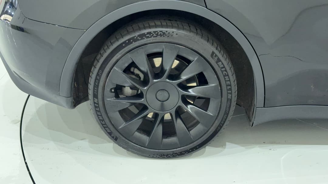 2023 Tesla Model Y Rear-wheel Drive, Automatic, 36322 km, Right Rear Wheel