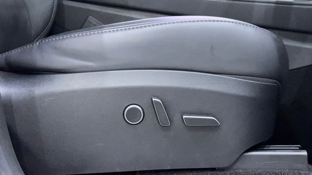 2023 Tesla Model Y Rear-wheel Drive, Automatic, 36322 km, Drivers Side Adjustment Panel
