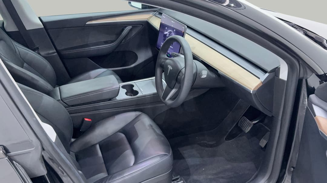 2023 Tesla Model Y Rear-wheel Drive, Automatic, 36322 km, Right Side Front Door Cabin View