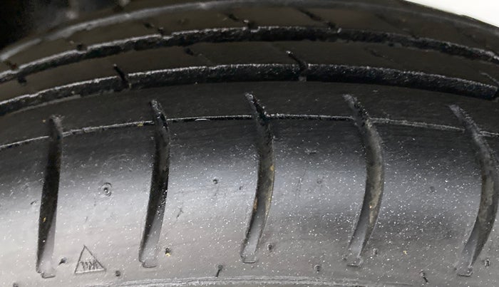 2014 Maruti Alto 800 LXI CNG, CNG, Manual, 70,002 km, Left Rear Tyre Tread