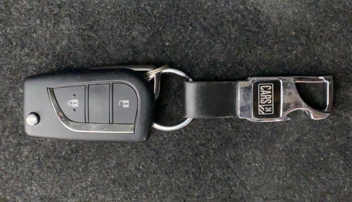 2018 Toyota Innova Crysta 2.8 GX AT 8 STR, Diesel, Automatic, 72,202 km, Key Close Up
