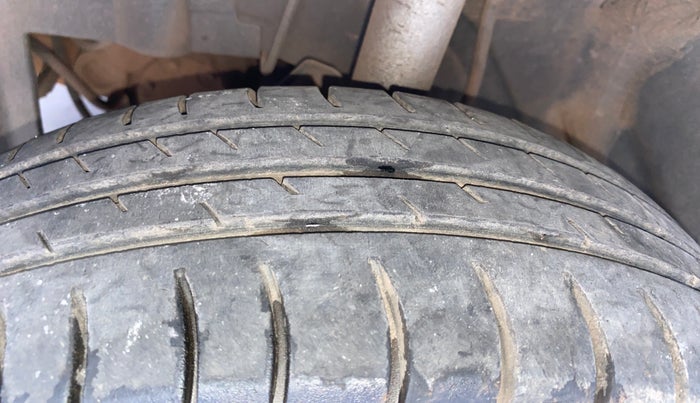 2016 Datsun Go T (O), Petrol, Manual, 70,543 km, Left Front Tyre Tread