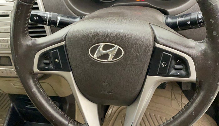 2011 Hyundai i20 SPORTZ (O) 1.2, Petrol, Manual, 32,464 km, Steering wheel - Sound system control not functional