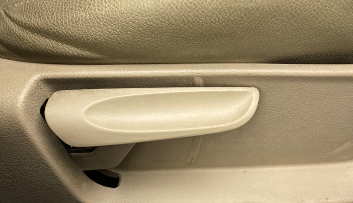 2016 Volkswagen Ameo COMFORTLINE 1.5, Diesel, Manual, 90,155 km, Driver Side Adjustment Panel