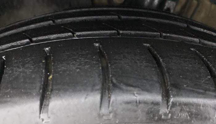 2016 Volkswagen Ameo COMFORTLINE 1.5, Diesel, Manual, 90,155 km, Left Front Tyre Tread