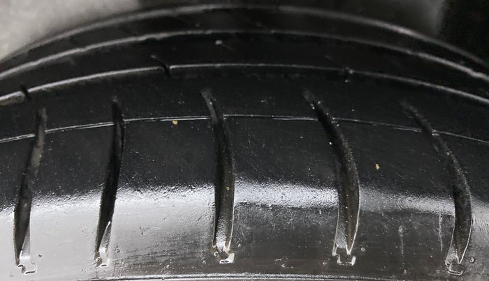 2016 Volkswagen Ameo COMFORTLINE 1.5, Diesel, Manual, 90,155 km, Left Rear Tyre Tread