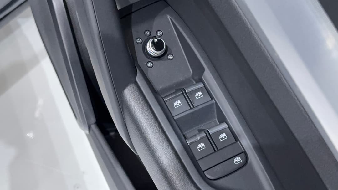 2022 Audi Q5 45 Tfsi Quattro Sport Mhev, Automatic, 32651 km, Drivers Side Door Panel Controls