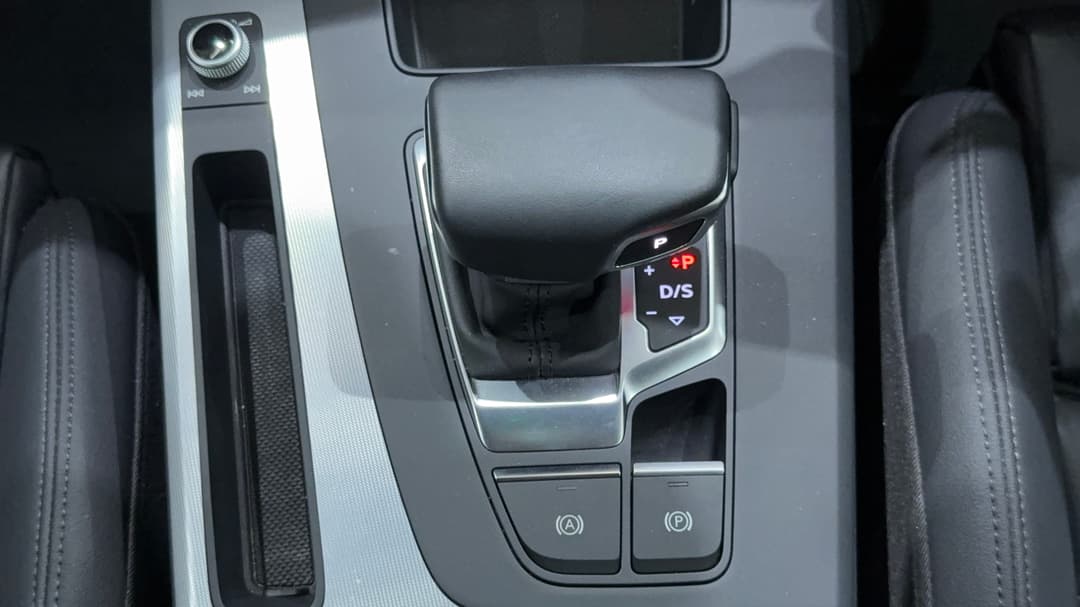 2022 Audi Q5 45 Tfsi Quattro Sport Mhev, Automatic, 32651 km, Gear Lever 