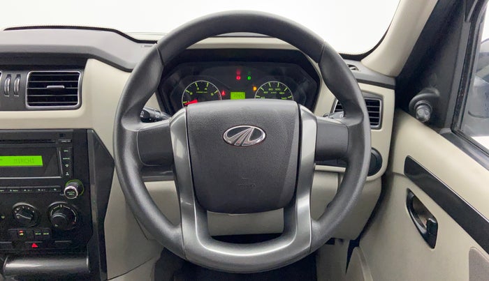 2017 Mahindra Scorpio S6 PLUS, Diesel, Manual, 53,326 km, Steering Wheel