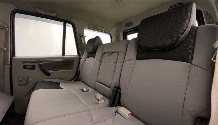 2017 Mahindra Scorpio S6 PLUS, Diesel, Manual, 53,326 km, Right Side Rear Door Cabin View