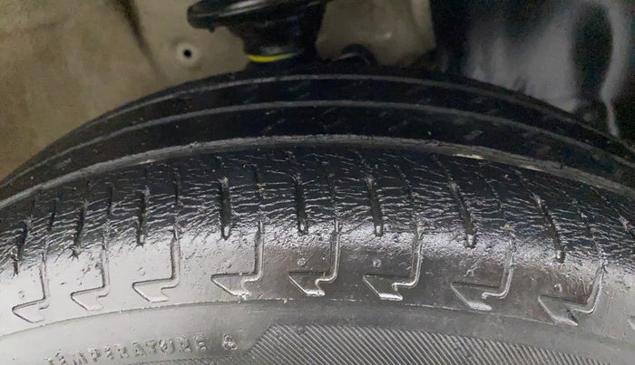 2017 Maruti IGNIS DELTA 1.2, Petrol, Manual, 69,714 km, Right Front Tyre Tread