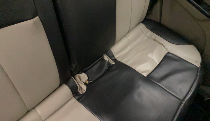 2014 Maruti Celerio VXI CNG, CNG, Manual, 94,004 km, Second-row right seat - Cover slightly torn