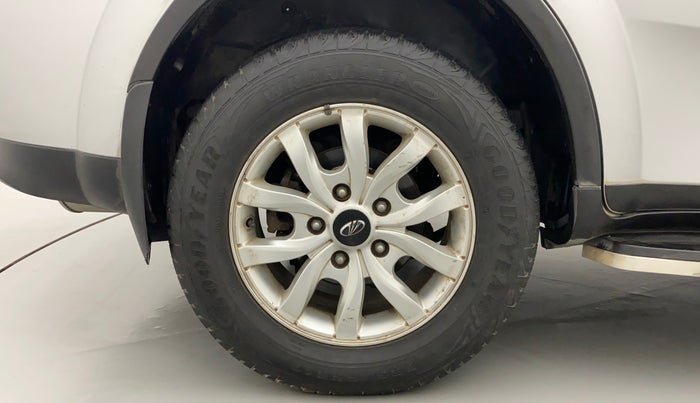 2016 Mahindra XUV500 W10 AT, Diesel, Automatic, 93,153 km, Right Rear Wheel