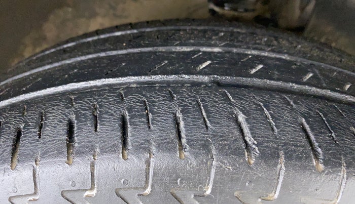 2017 Maruti IGNIS ALPHA 1.3 DDIS, Diesel, Manual, 79,923 km, Right Front Tyre Tread