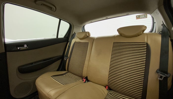 2012 Hyundai i20 SPORTZ 1.2, Petrol, Manual, 67,653 km, Right Side Rear Door Cabin