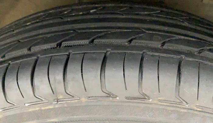2015 Maruti Swift VXI, Petrol, Manual, 88,278 km, Right Front Tyre Tread