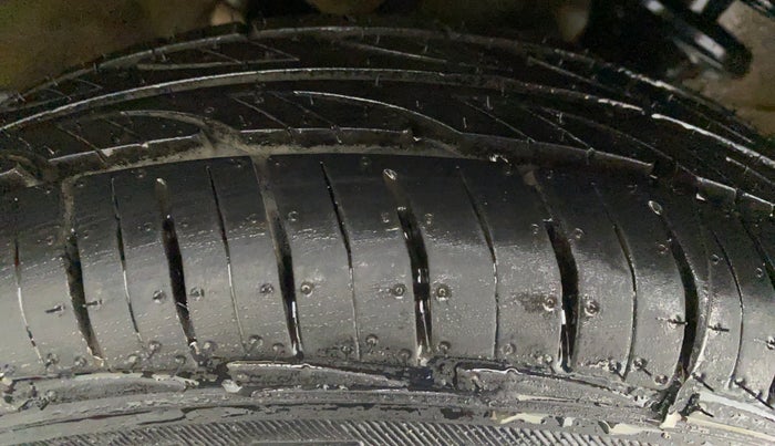 2011 Maruti Alto LXI, CNG, Manual, 55,772 km, Right Rear Tyre Tread
