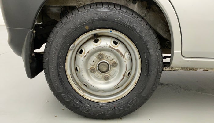 2011 Maruti Alto LXI, CNG, Manual, 55,772 km, Right Rear Wheel