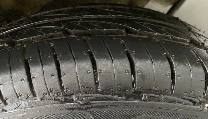 2011 Maruti Alto LXI, CNG, Manual, 55,772 km, Left Rear Tyre Tread