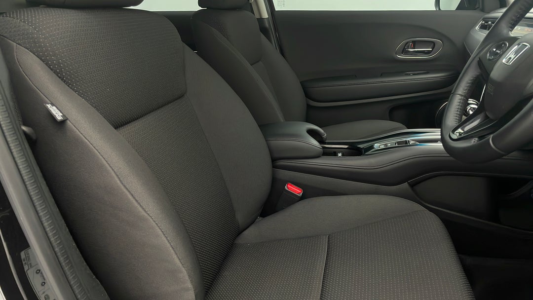 2021 Honda HR-V Vti-s, Automatic, 18537 km, Right Side Front Door Cabin View