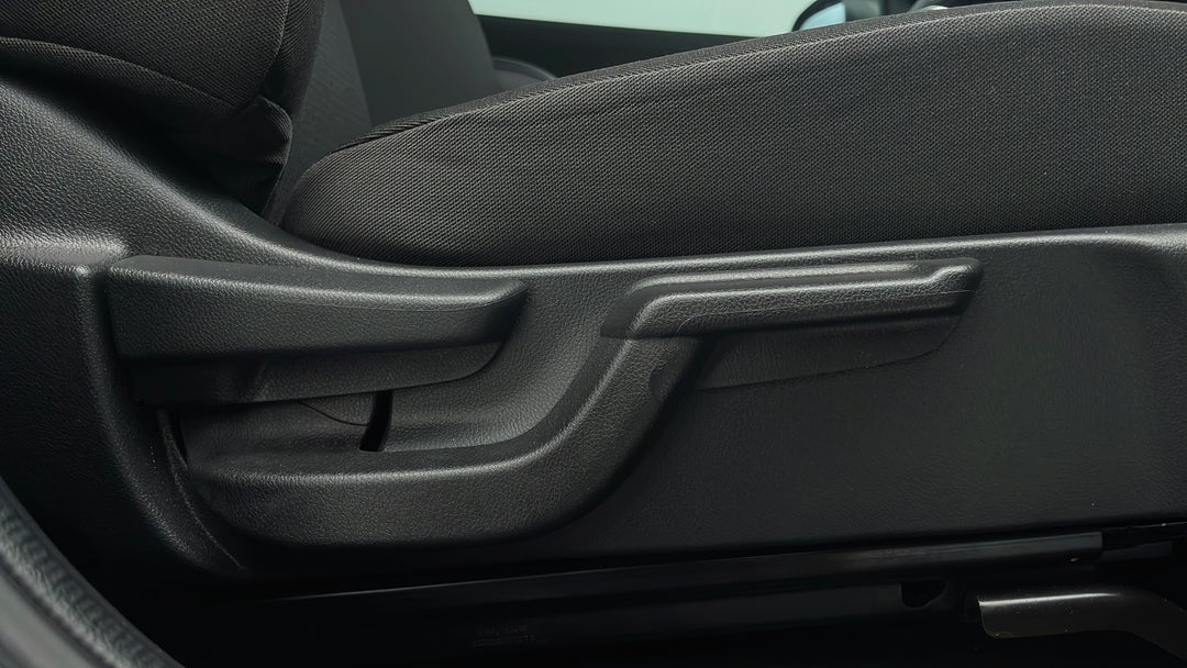 2021 Honda HR-V Vti-s, Automatic, 18537 km, Drivers Side Adjustment Panel