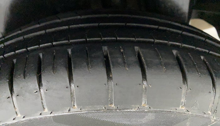2015 Maruti Ciaz ZXI AT, Petrol, Automatic, 69,937 km, Left Rear Tyre Tread