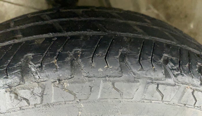 2010 Maruti Alto LXI, Petrol, Manual, 31,078 km, Left Front Tyre Tread